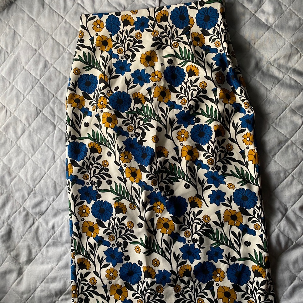 Ivory Flower Pencil Skirt